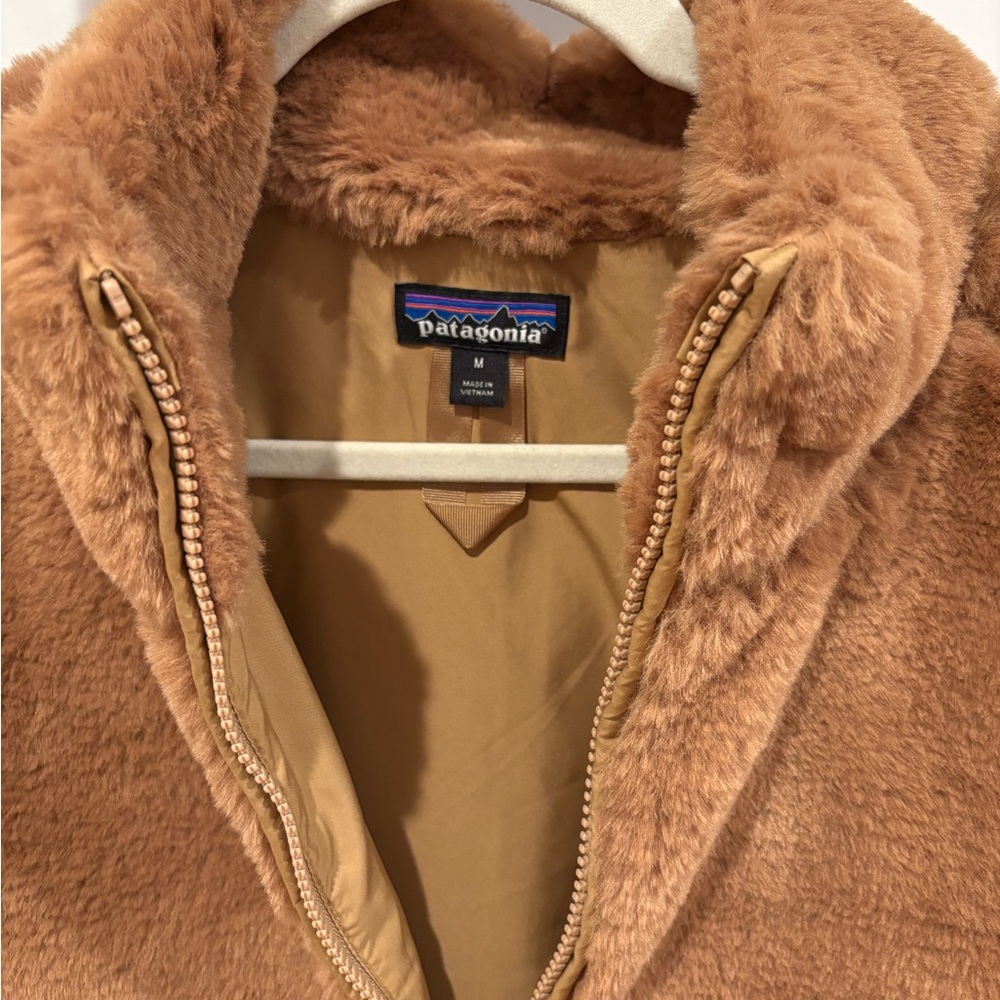 Patagonia faux fur coat - Picture 2 of 3
